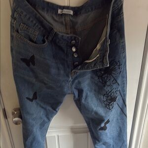 MISSLOOK Medium-Wash Denim Overalls with Butterfly Embellishments
